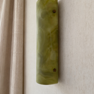 Wireless resin wall sconce inspired by green onyx stone