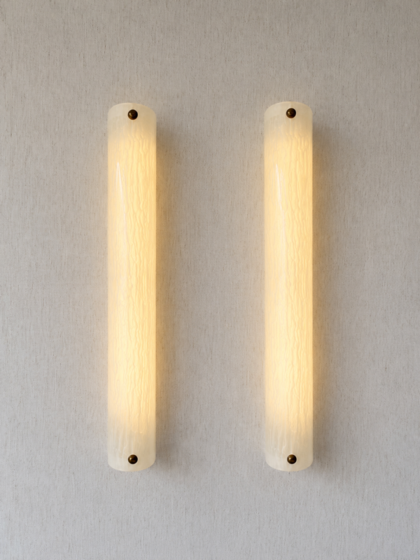 Large vertical wireless resin wall light with sculptural form