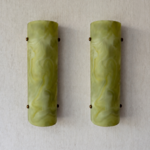 Wireless resin wall sconce inspired by green onyx stone