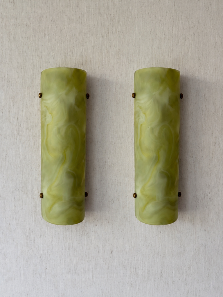 Wireless resin wall sconce inspired by green onyx stone