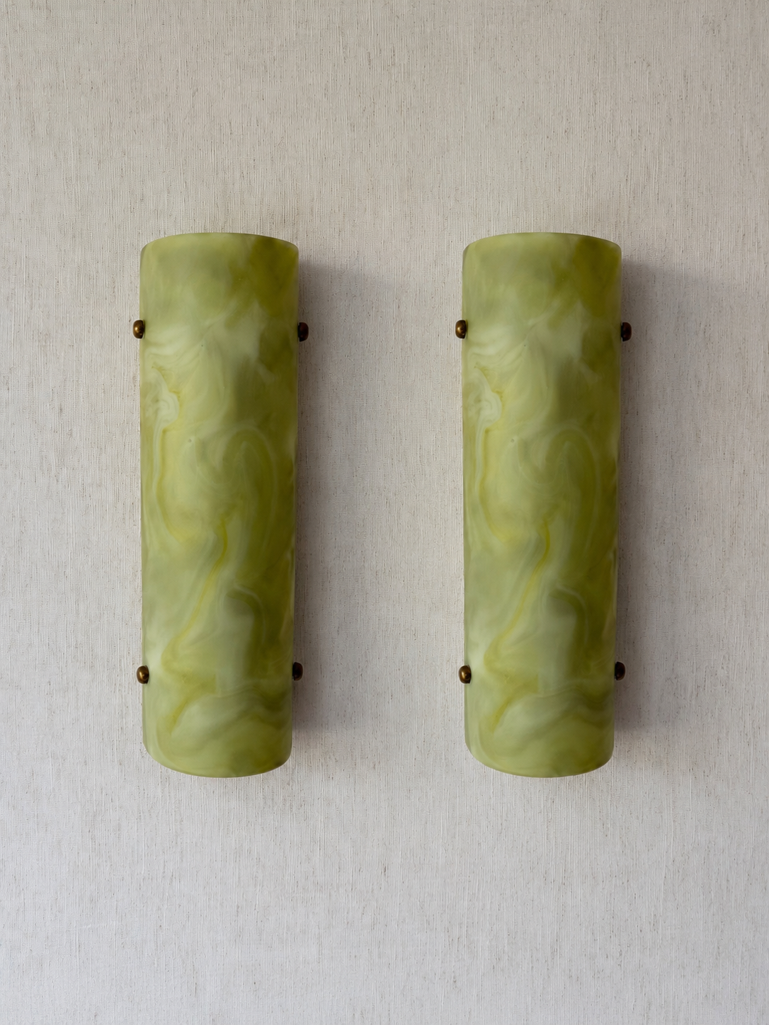 Wireless resin wall sconce inspired by green onyx stone