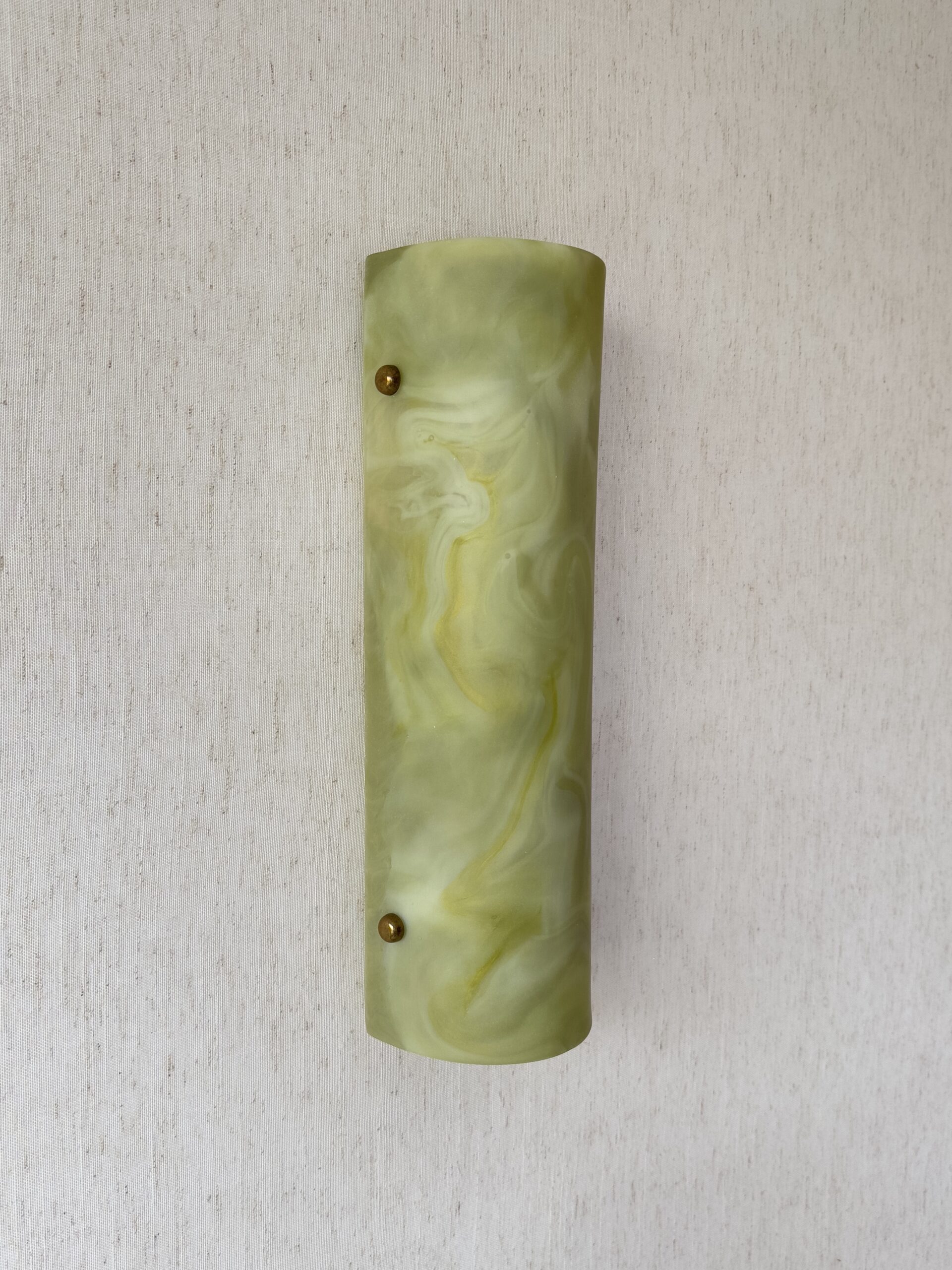 Wireless resin wall sconce inspired by green onyx stone