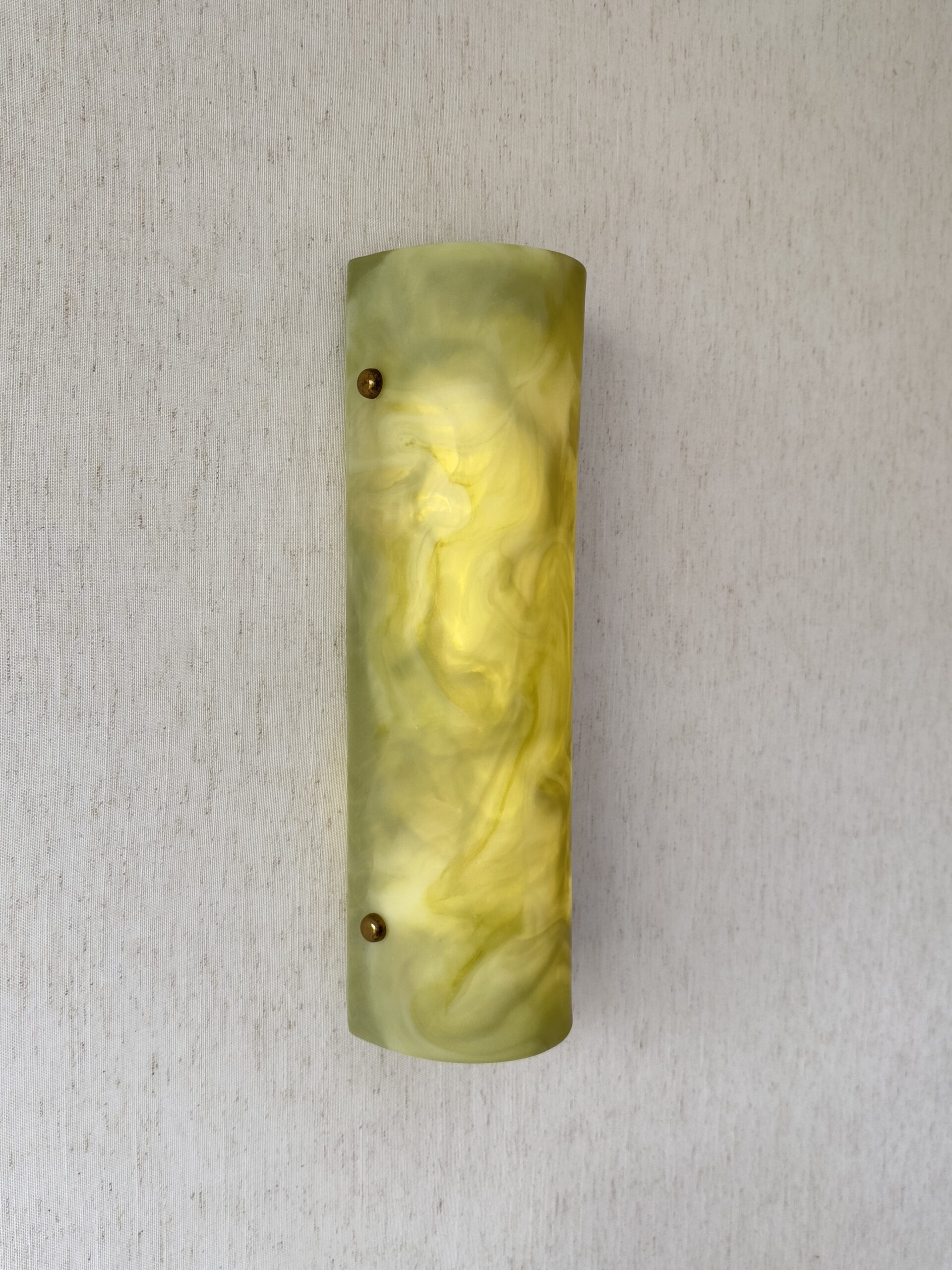 Wireless resin wall sconce inspired by green onyx stone
