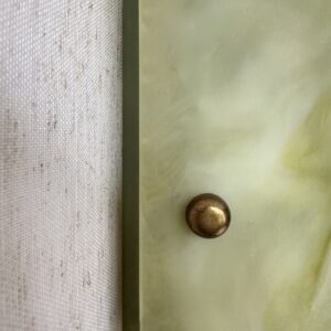 Wireless resin wall sconce inspired by green onyx stone