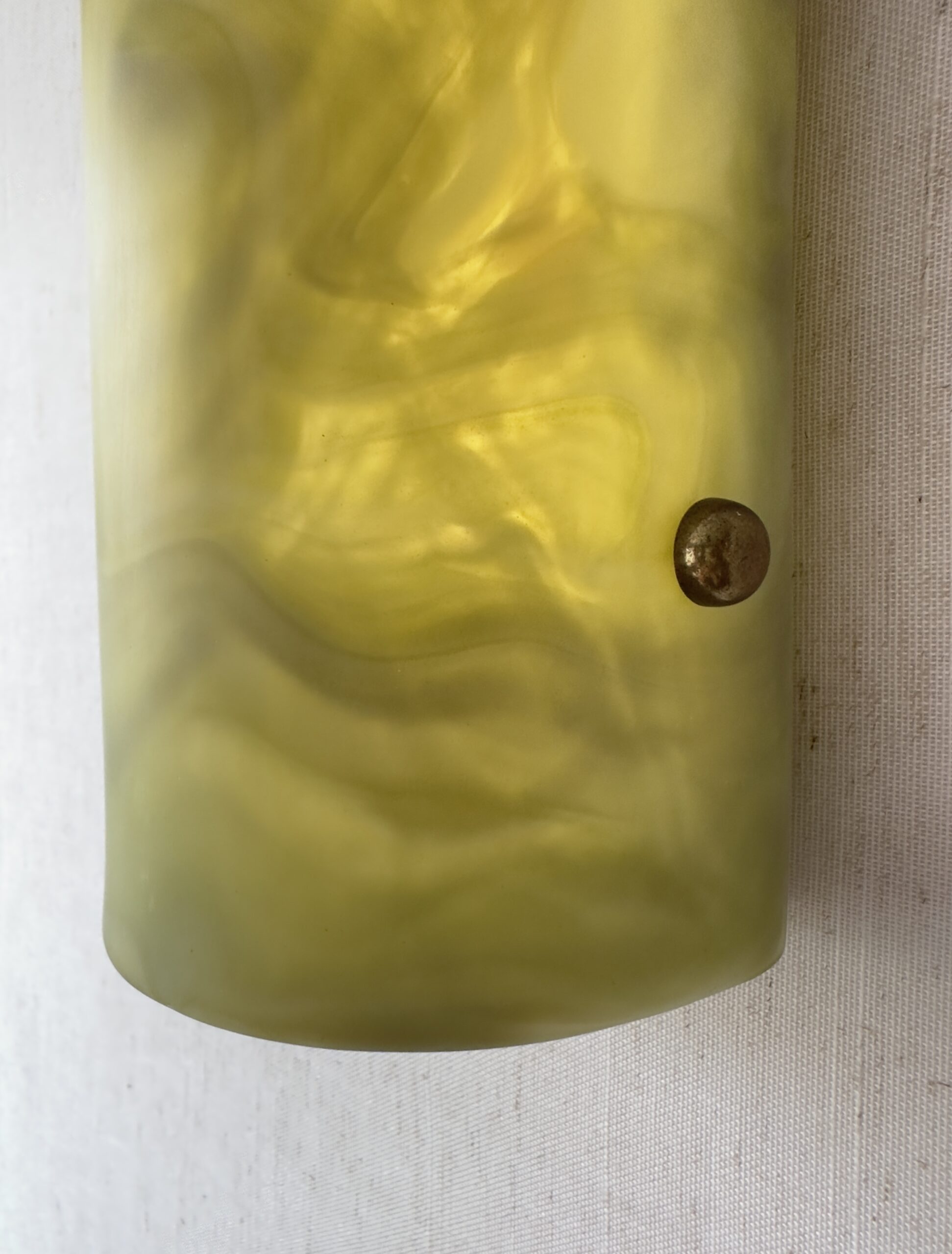 Wireless resin wall sconce inspired by green onyx stone