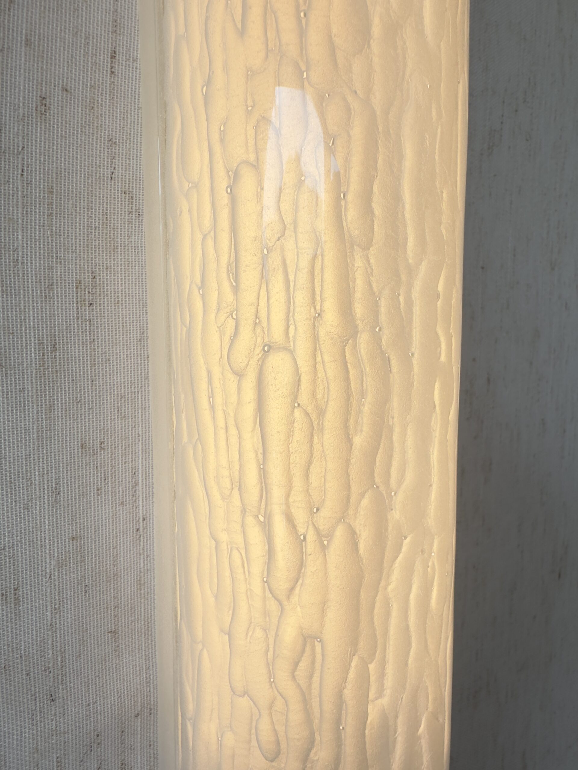 Large vertical wireless resin wall light with sculptural form