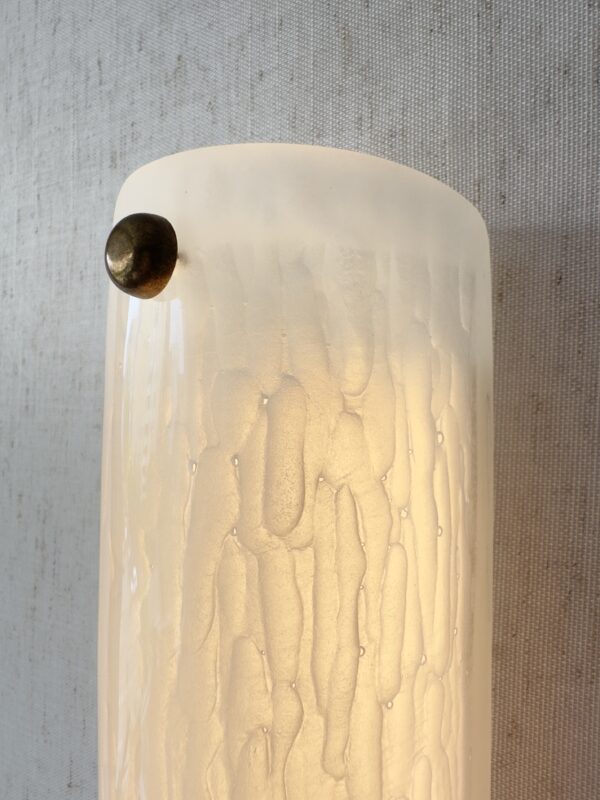 Large vertical wireless resin wall light with sculptural form