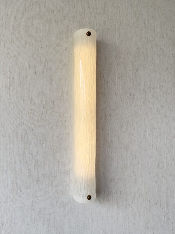 Large vertical wireless resin wall light with sculptural form