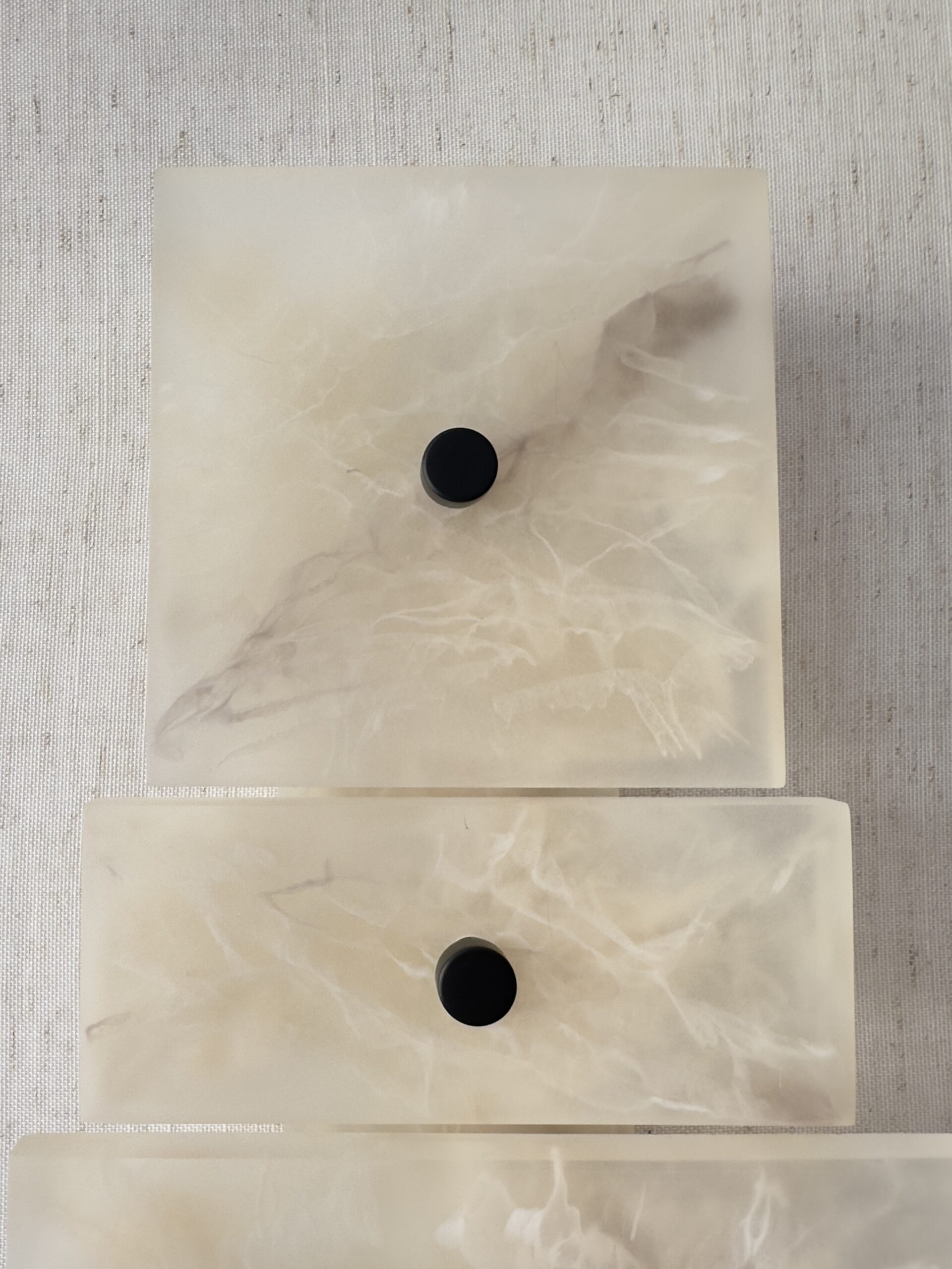 Handmade wireless resin wall sconce with alabaster-inspired finish