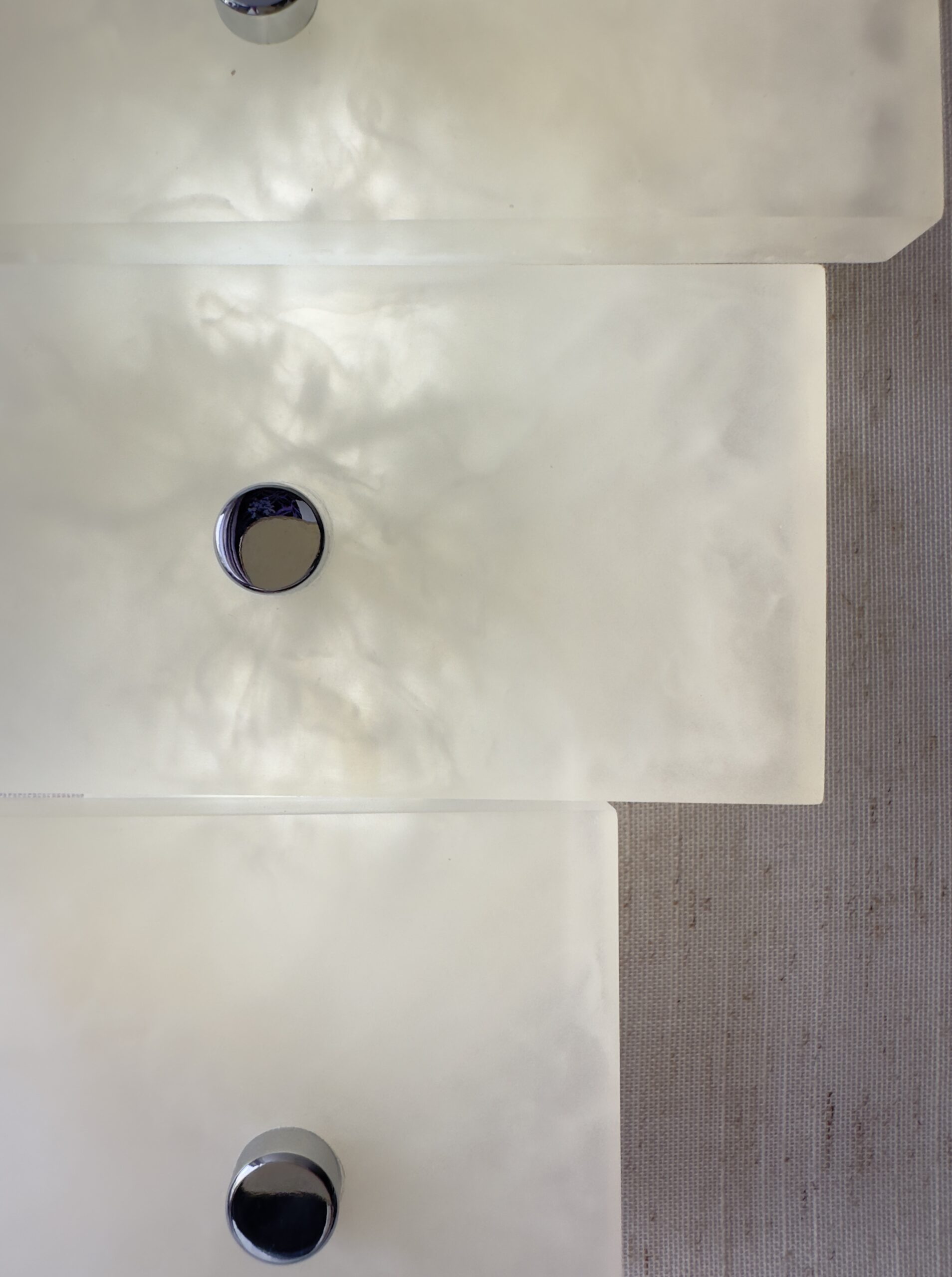 Wireless resin wall sconce with white quartz-inspired finish