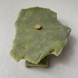 Wireless resin wall sconce inspired by green onyx stone