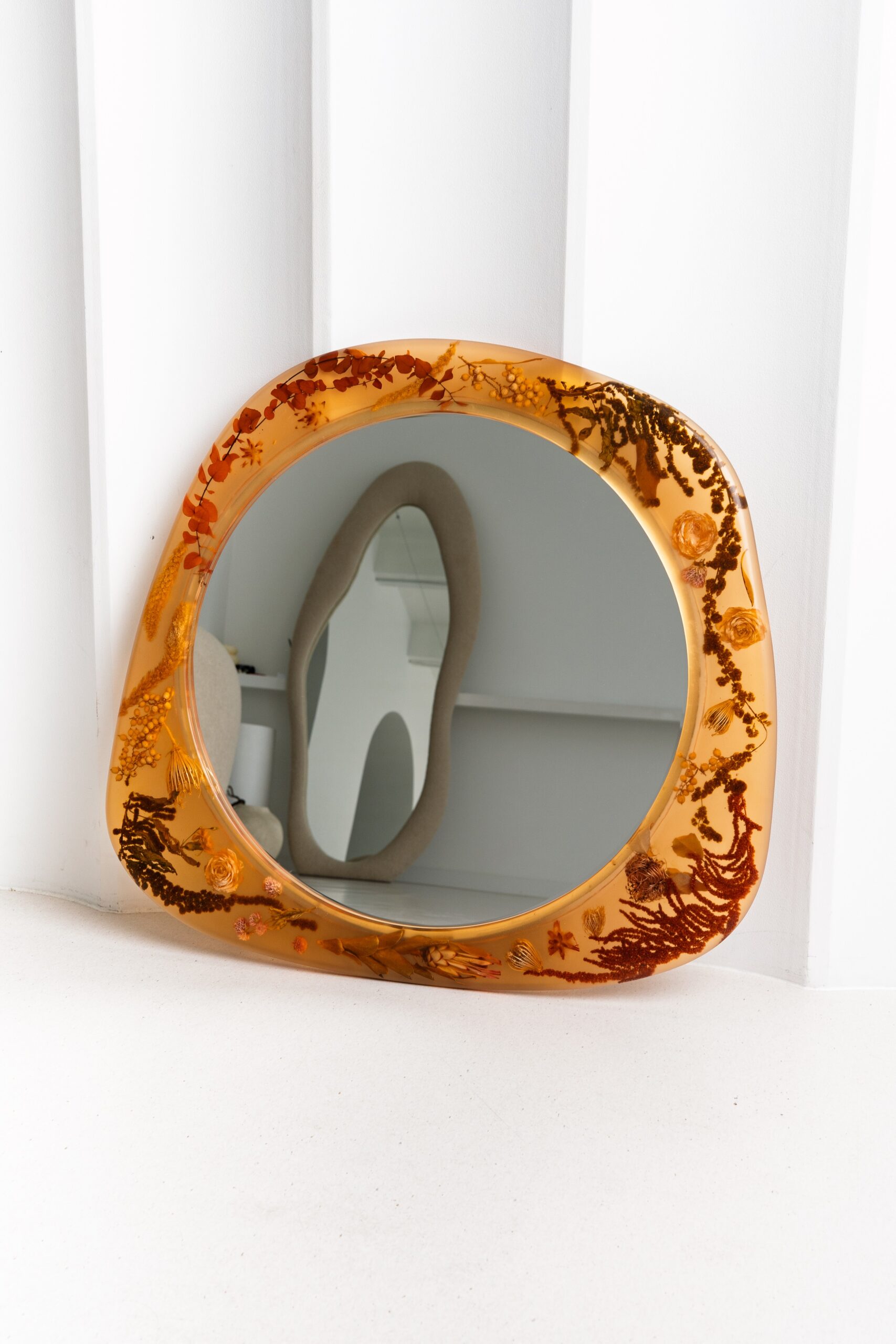 Circle Large Amber Wall Mirror with Organic Botanical Frame - Image 3